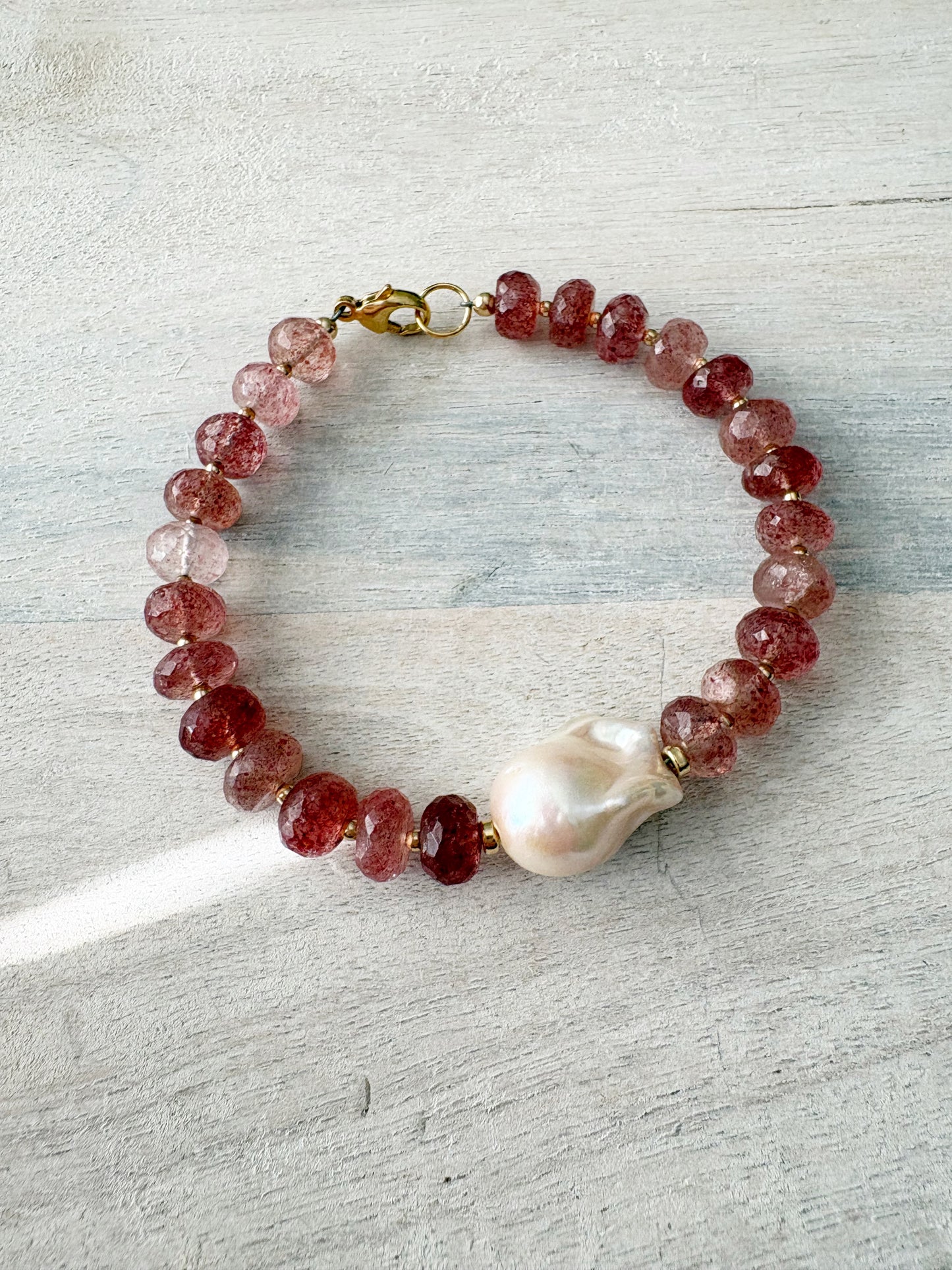 Strawberry Quartz and Pearl Bracelet with faceted strawberry quartz beads and a large baroque pearl