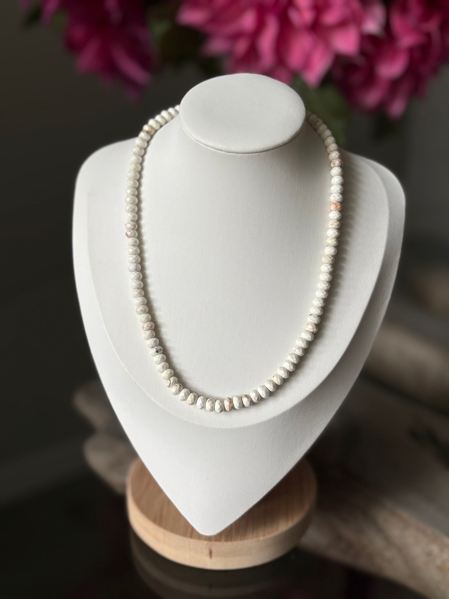 Magnesite Rondell Necklace