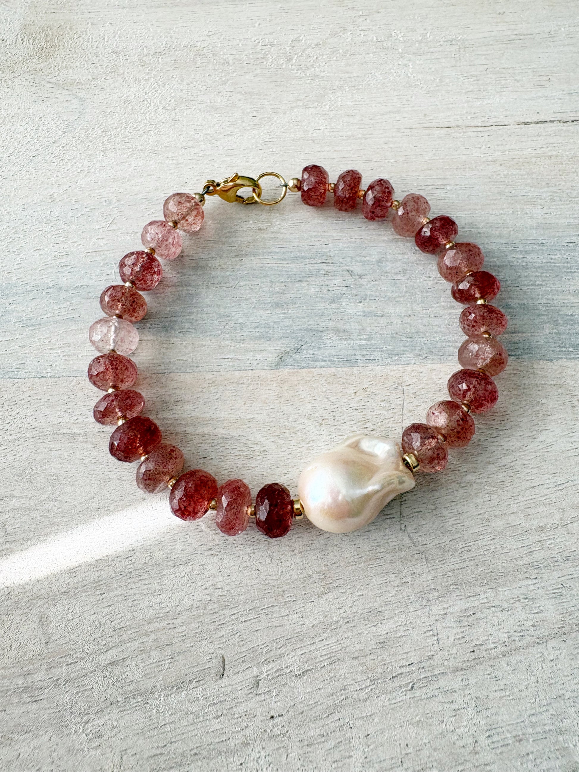 Strawberry Quartz and Pearl Bracelet with faceted strawberry quartz beads and a large baroque pearl
