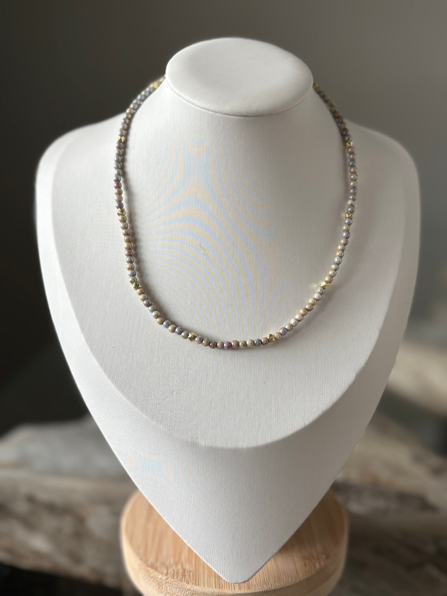 Neutral Glass Choker