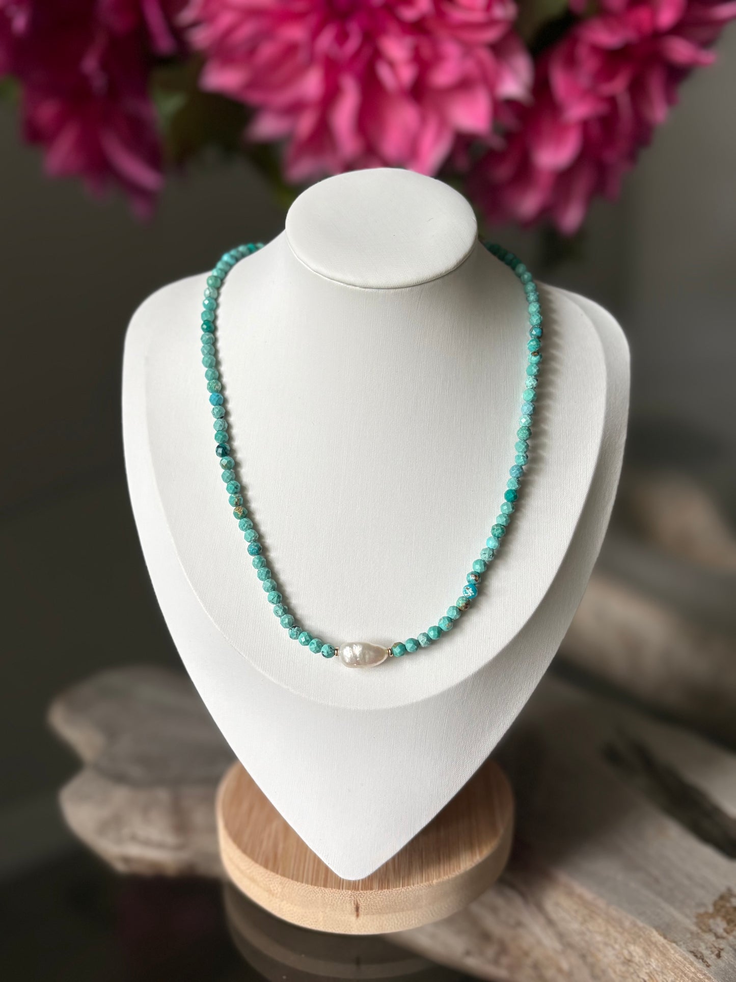 Howlite and Pearl Choker 14"