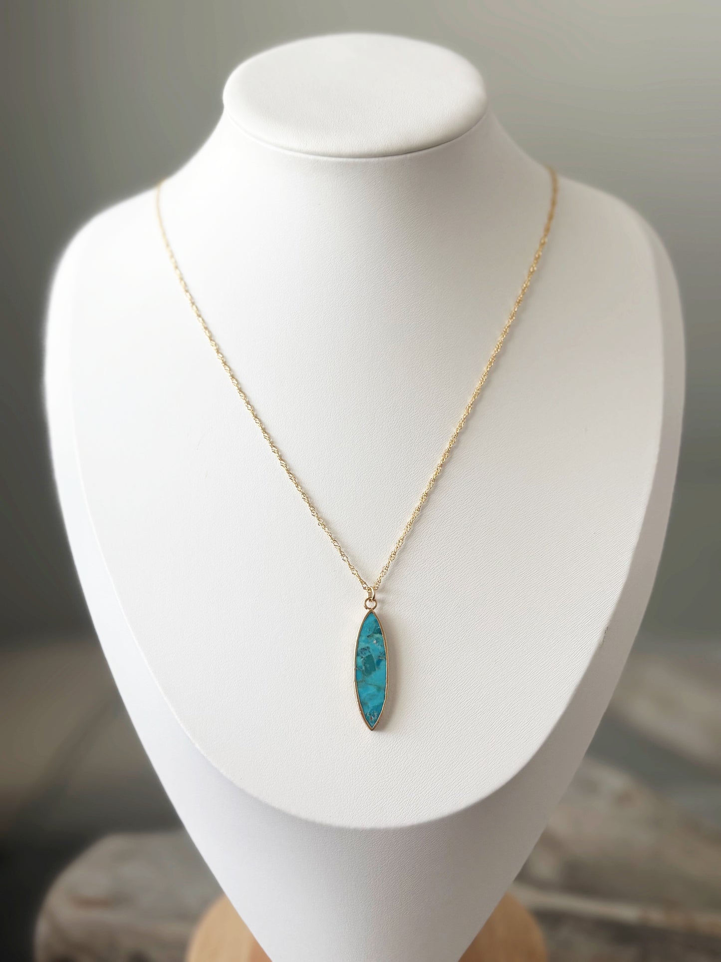 Howlite Turquoise Gold Chain Necklace