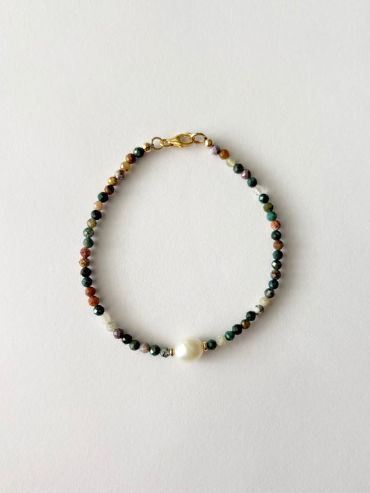 Indian Agate and Pearl Bracelet with small, faceted agate beads in various colors and a single white pearl