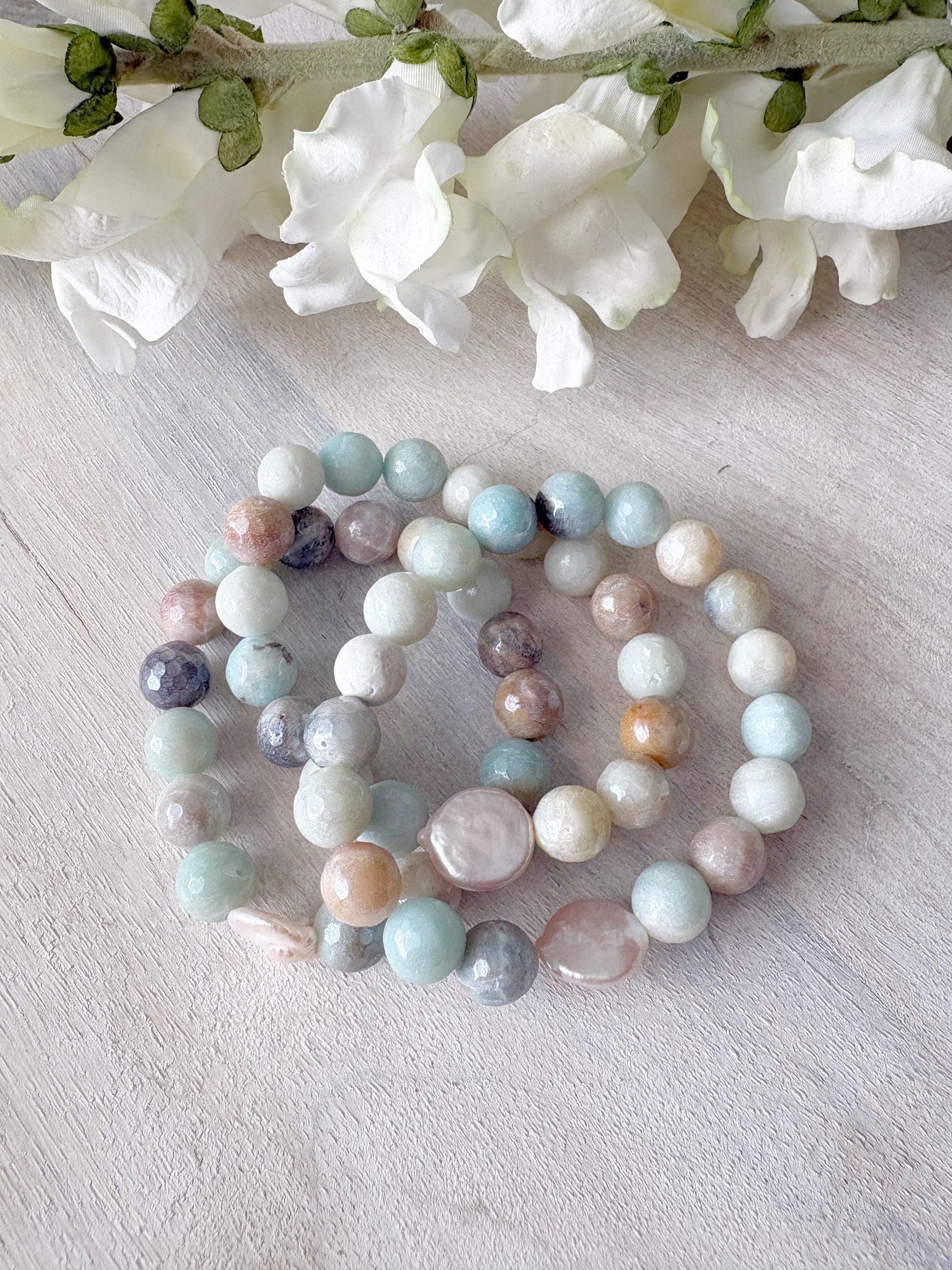 Mystic Amazonite and Pearl Bracelet with round amazonite beads and flat pearl beads
