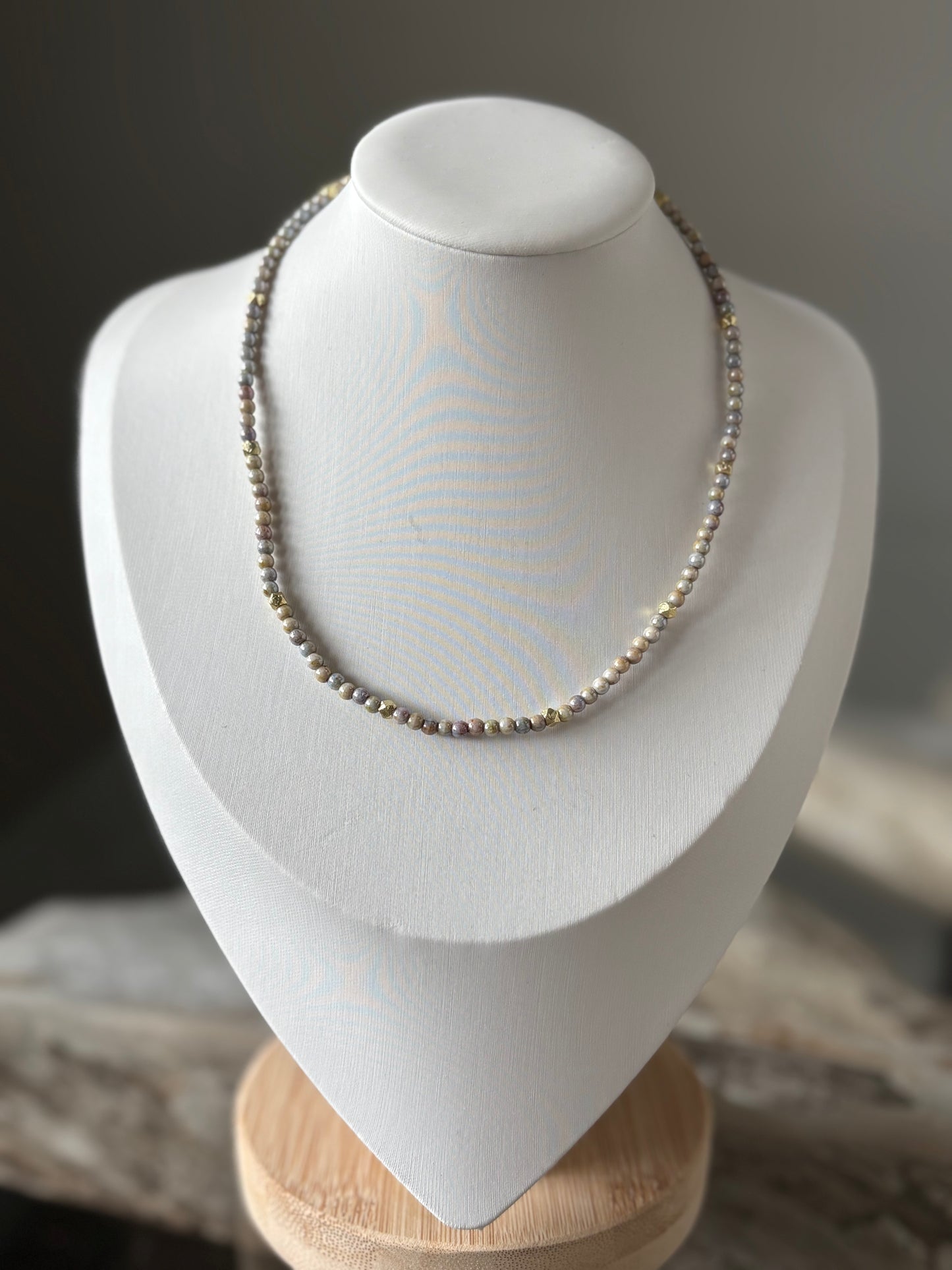 Neutral Glass Choker
